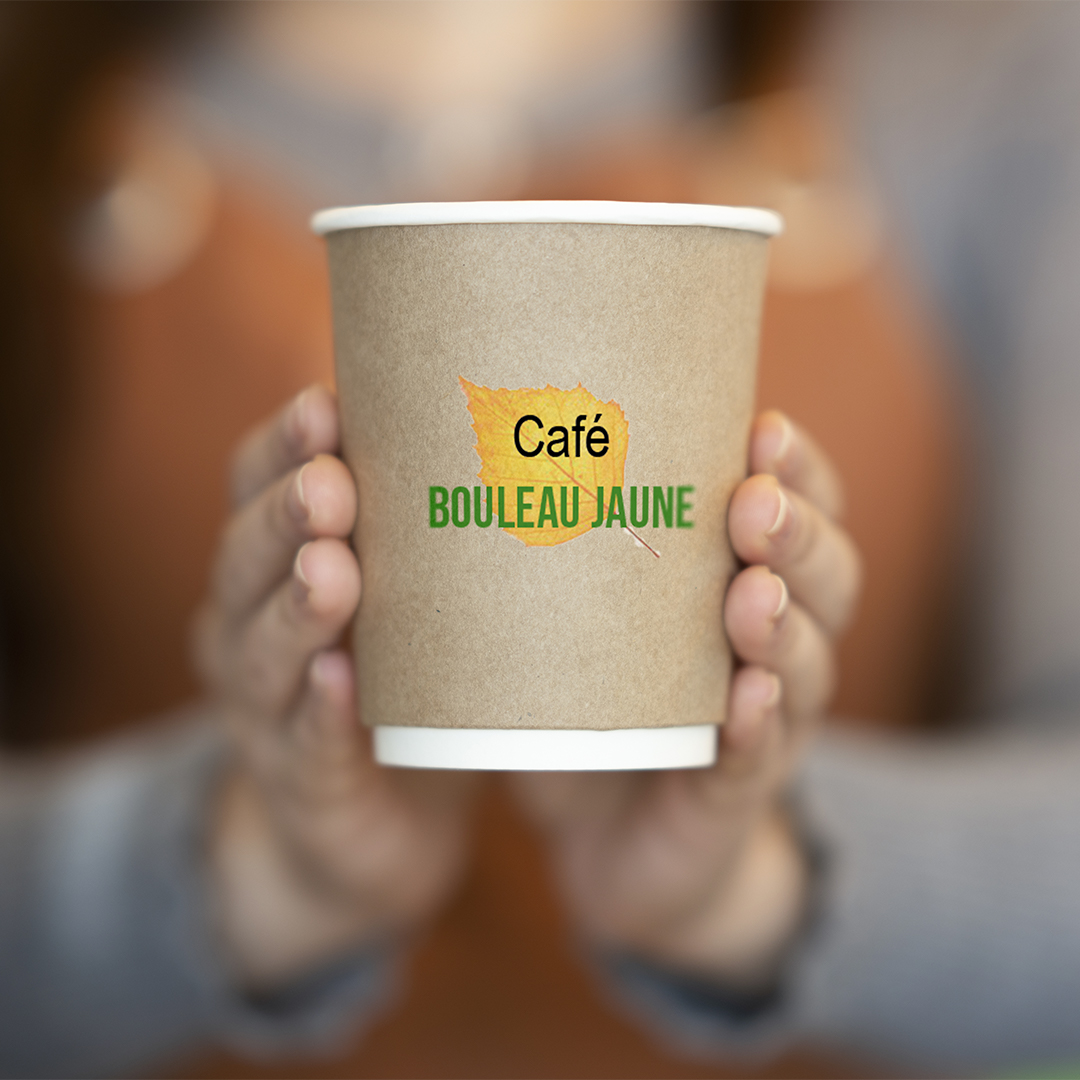 Logo café bouleau jaune - femme qui tiens un cup de café